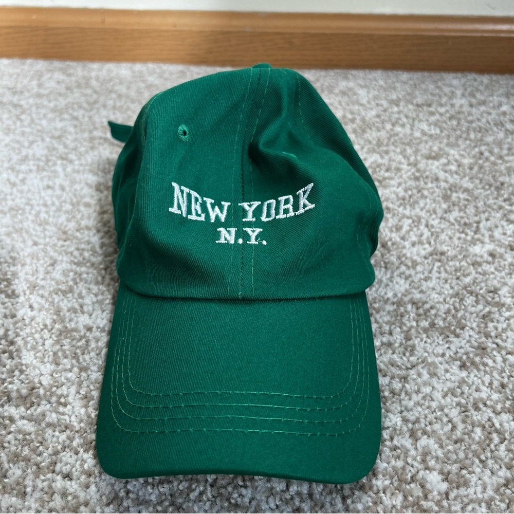 Women’s Green New York Baseball Hat in Great Condition